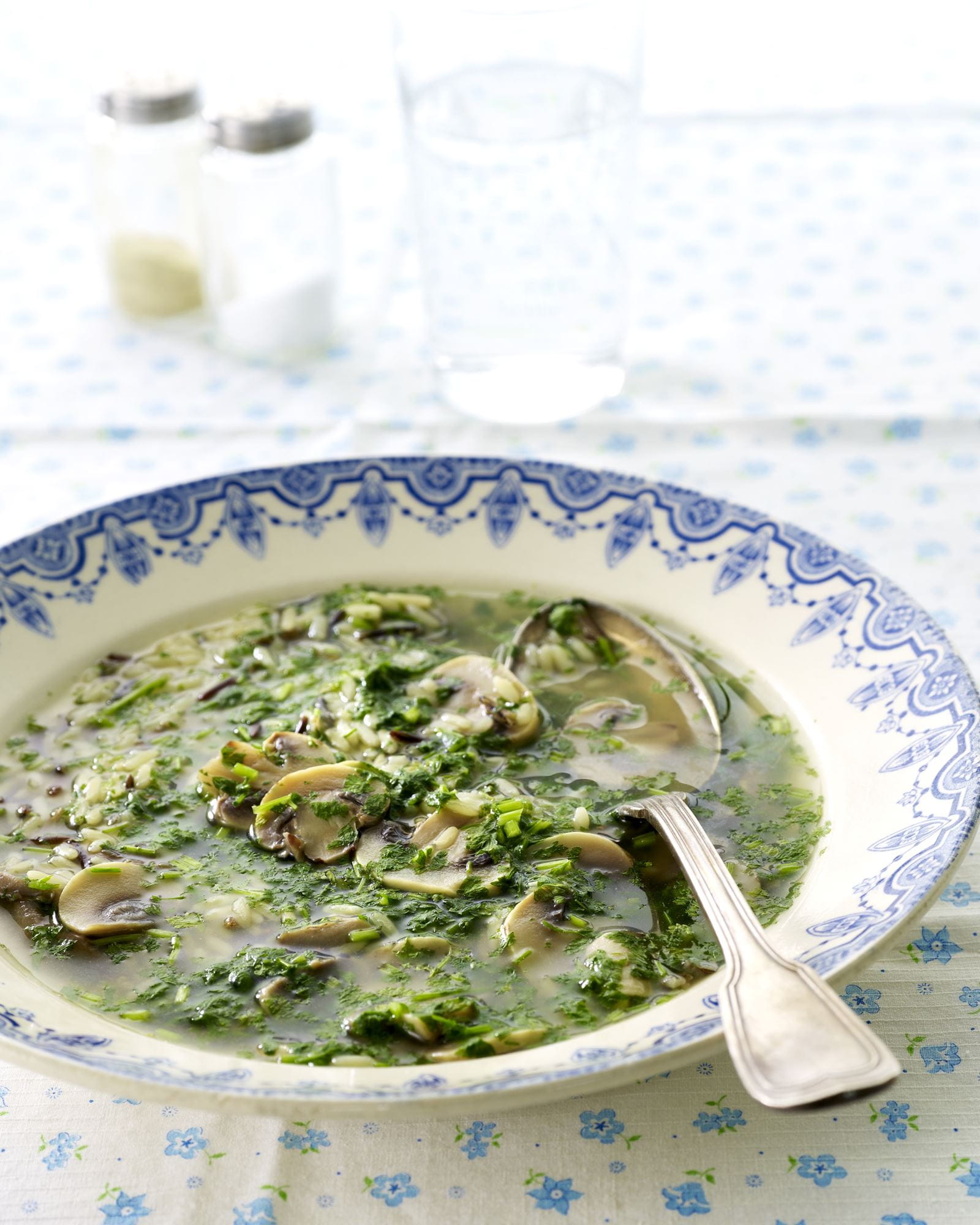 recipe image Potage aux champignons, cerfeuil et riz