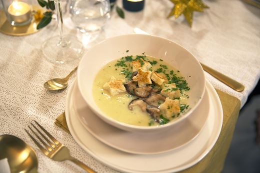 recipe image Soupe de panais avec des champignons des bois cuits