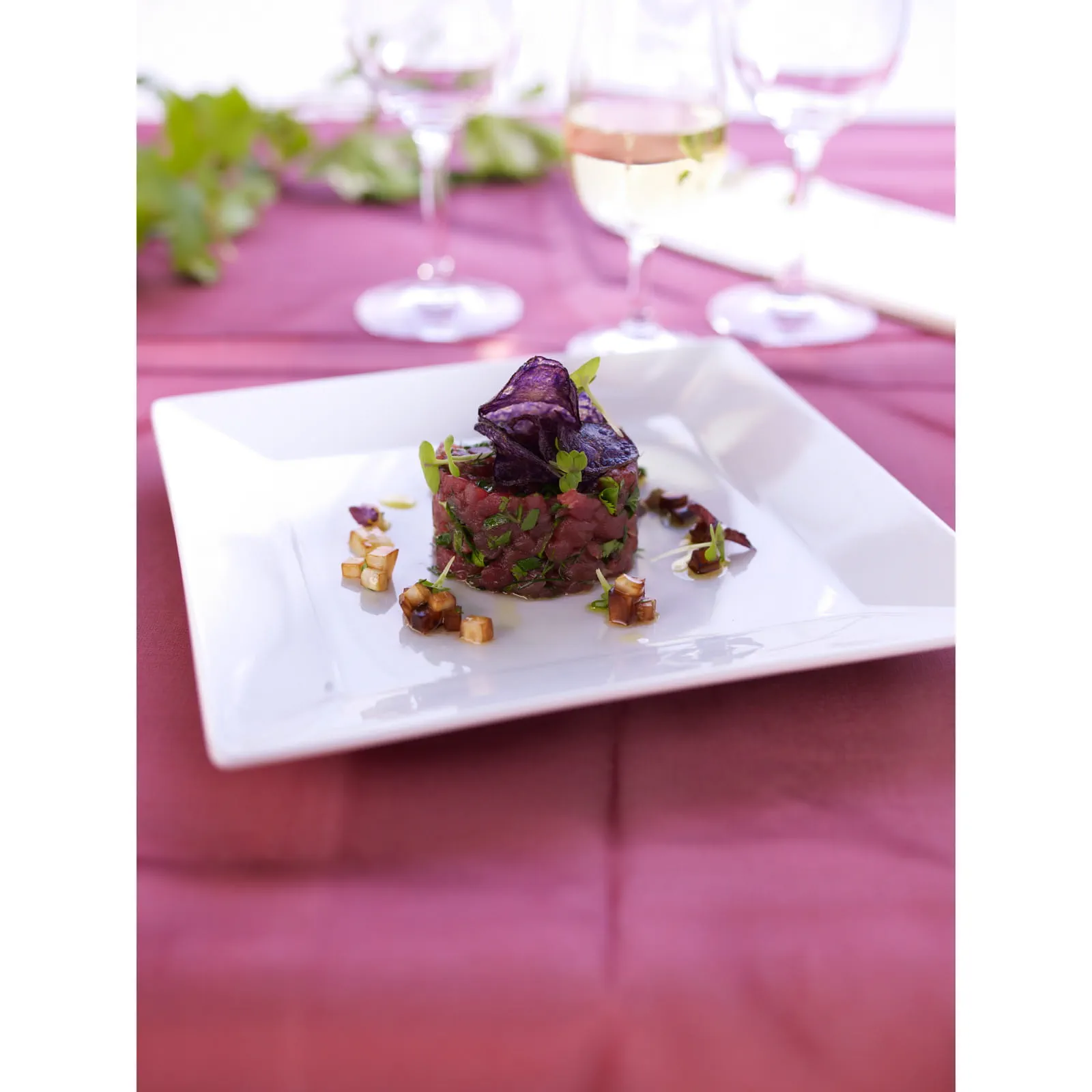 recipe image Tartare de thon rouge aux chips de vitelotte