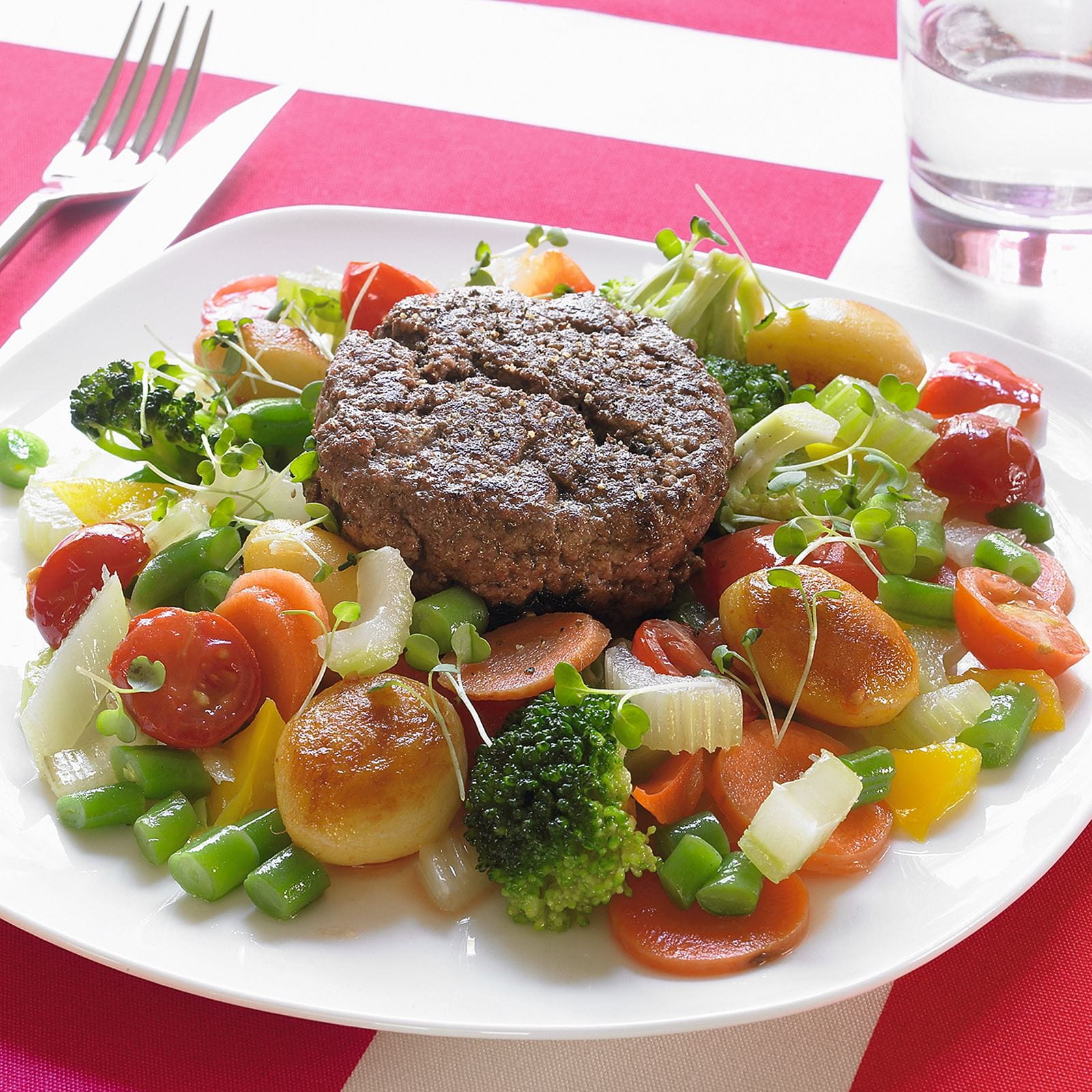 recipe image Poêlée de légumes et bifteck haché