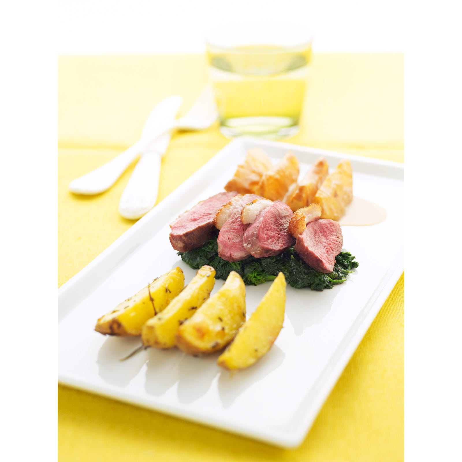 recipe image Magret de canard poêlé en sauce au gingembre et aux pommes
