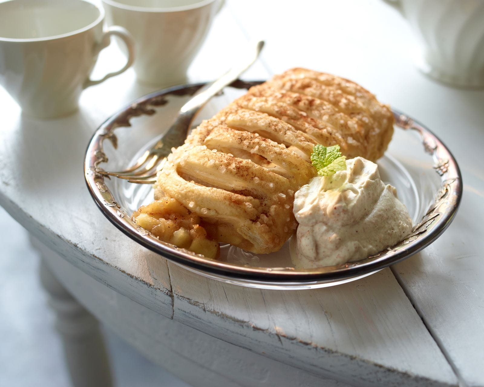 recipe image Strudel aux pommes, raisins secs et pignons de pin