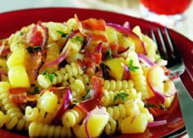 recipe image Fusilli à la pancetta et aux oignons