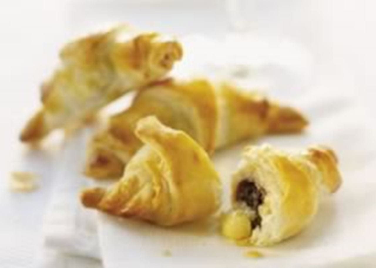 recipe image Croissants au fromage et aux prunes