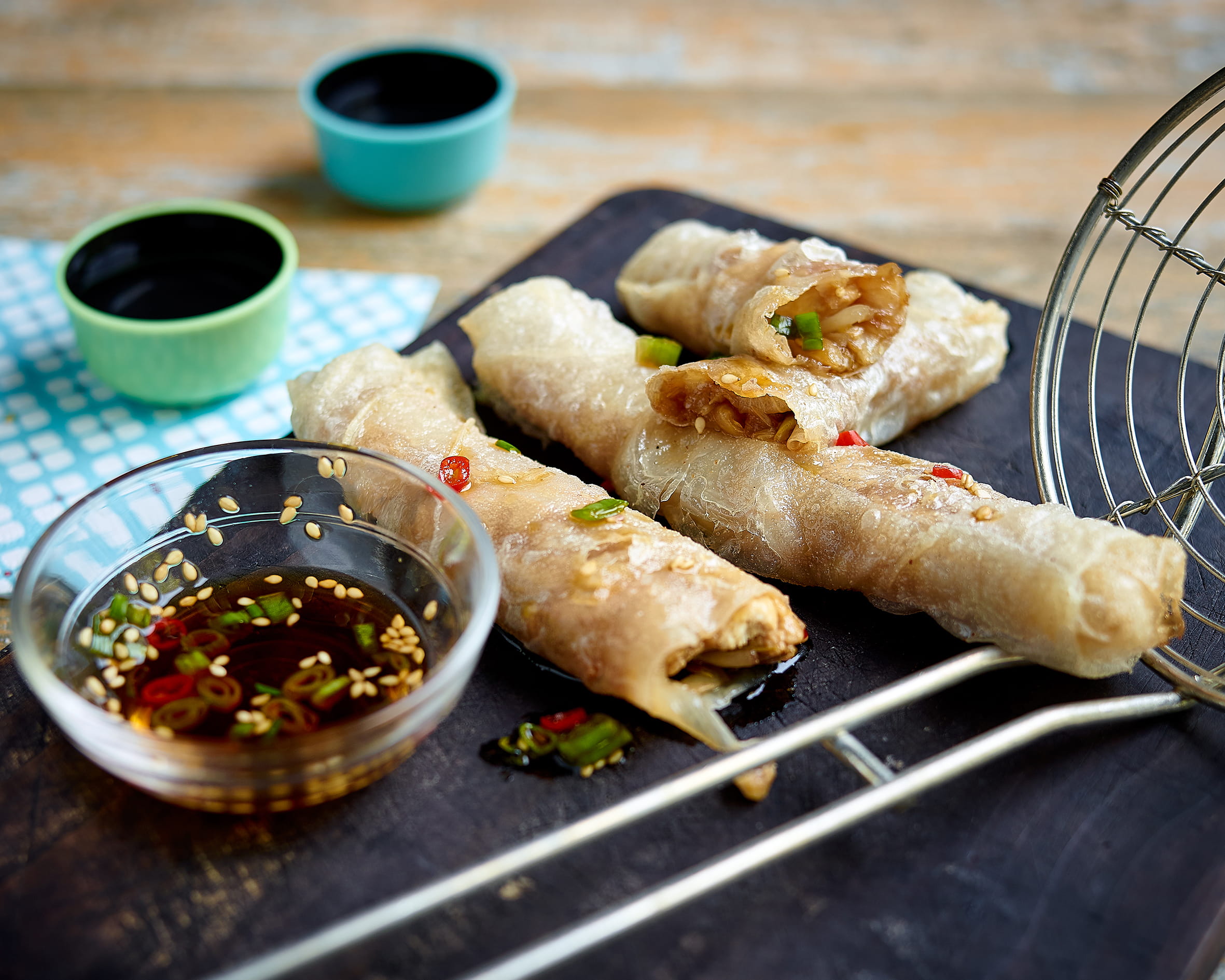 recipe image Loempia, julienne de chicon, pousses de soja et aiguillettes de poulet marinées