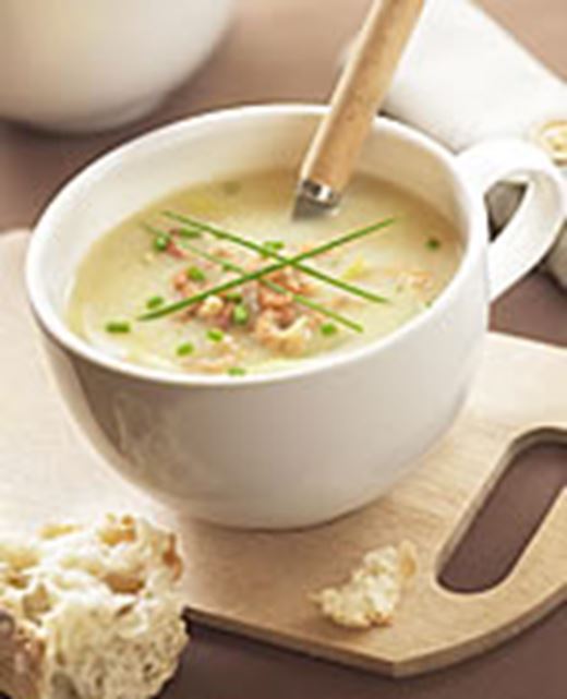 recipe image Recette express: Soupe au chicon à la ciboulette et aux crevettes grises fraîches