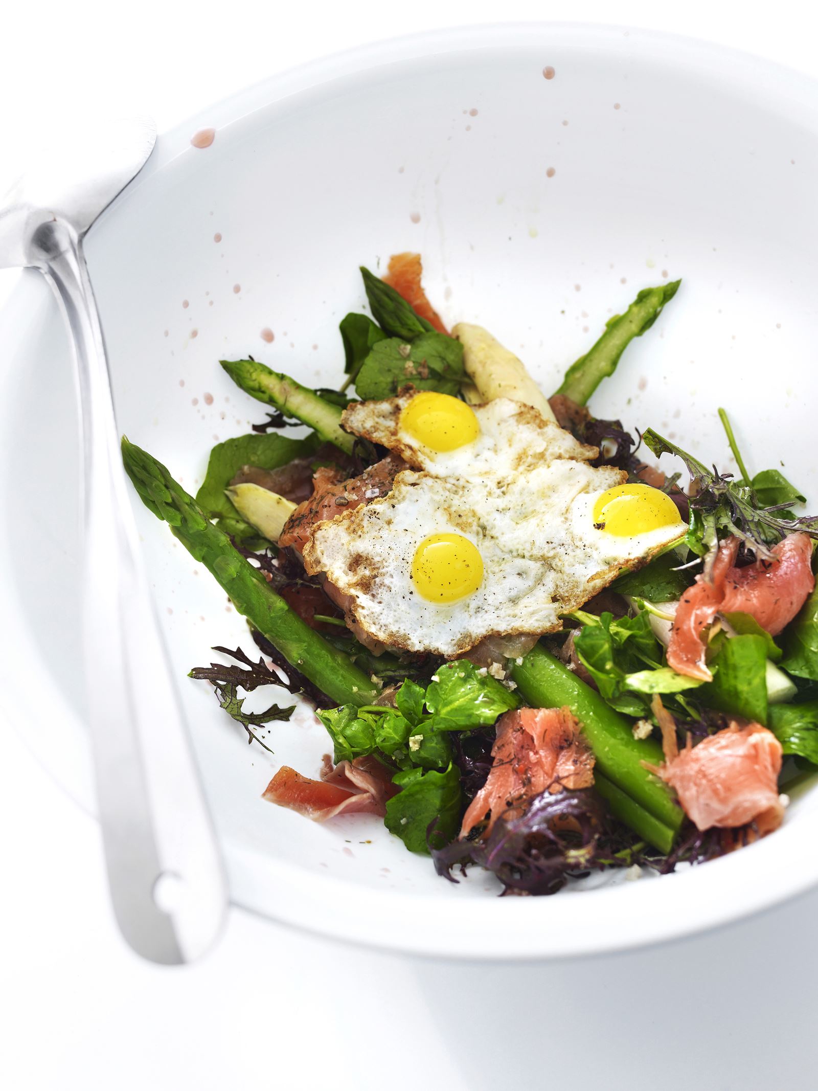 recipe image Salade d'asperges et de cresson au saumon