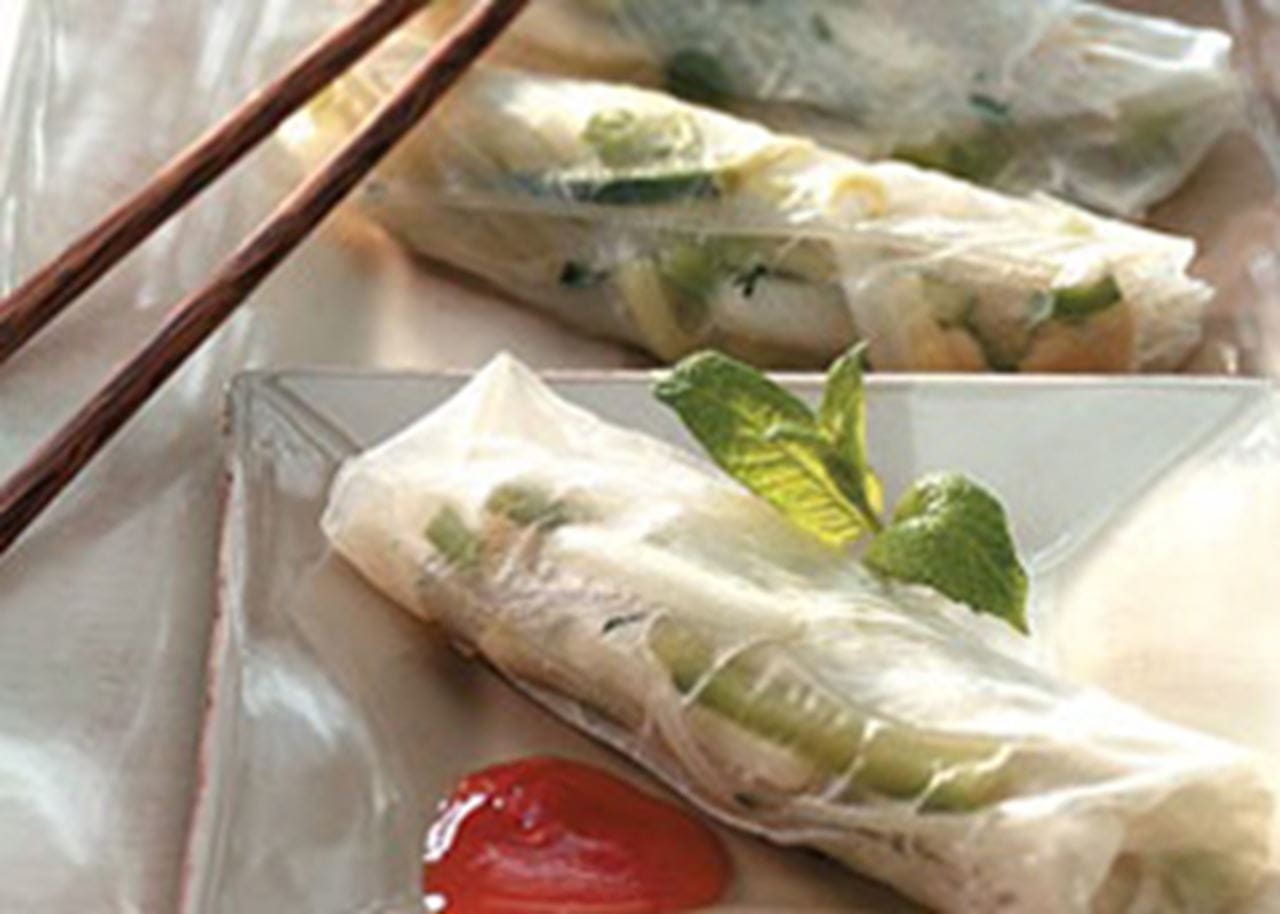 recipe image Roulades vietnamiennes aux chicons et aux noix de cajou