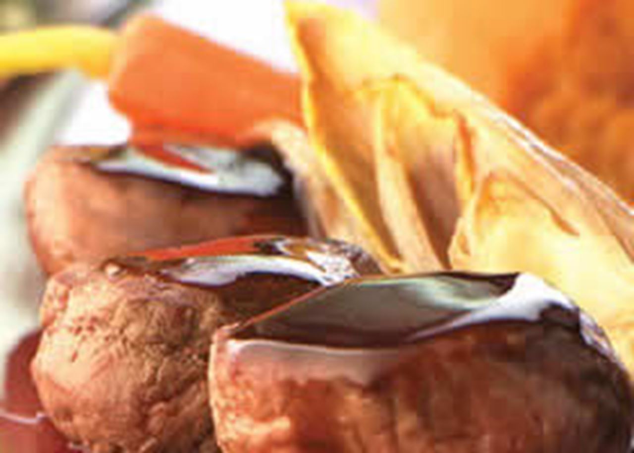 recipe image Filet de chevreuil avec mousse de patates douces, jus de réglisse et chicon