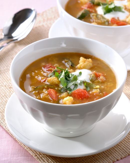 recipe image Soupe douce de curry aux lentilles rouges, légumes, yogourt et coriandre