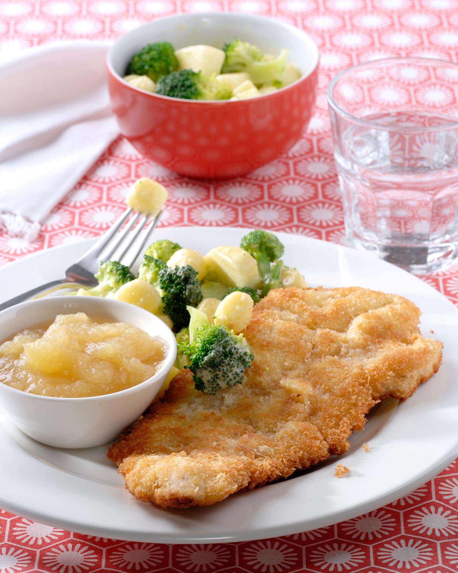 recipe image Escalopes de porc panées croustillantes et salade de pommes de terre