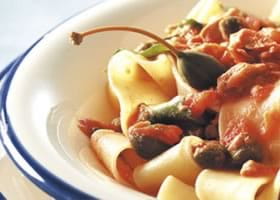 recipe image Pappardelles accompagnées d'une sauce au thon et aux câpres