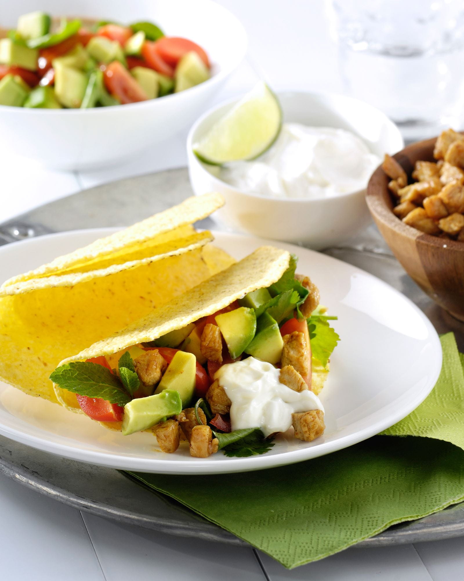 recipe image Tacos à la dinde, menthe et coriandre avec une salade de tomates et avocat