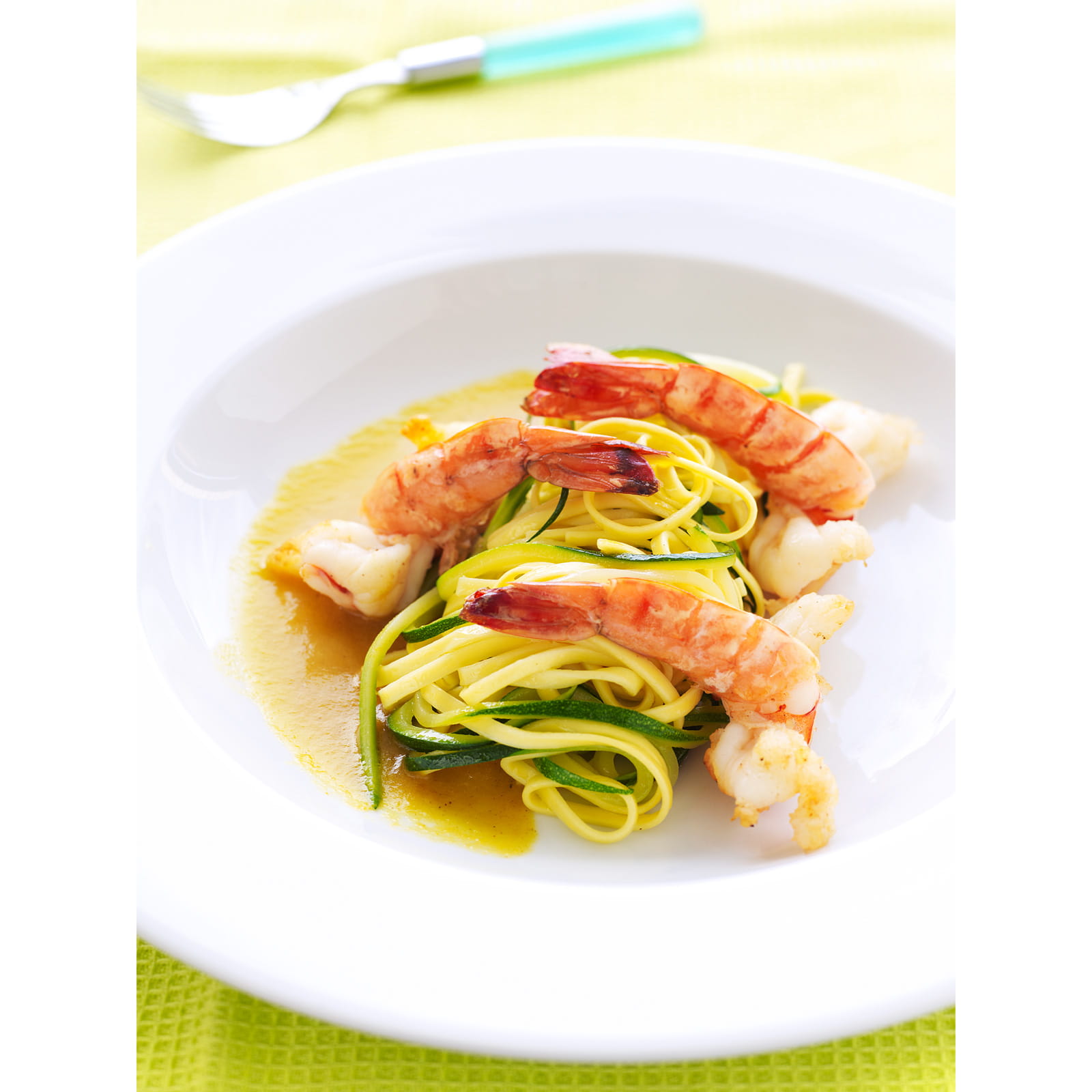 recipe image Scampi aux tagliatelles de  courgette et pâtes