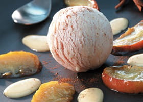 recipe image Glace à la cannelle, pommes sautées et sauce à l'anis étoilé