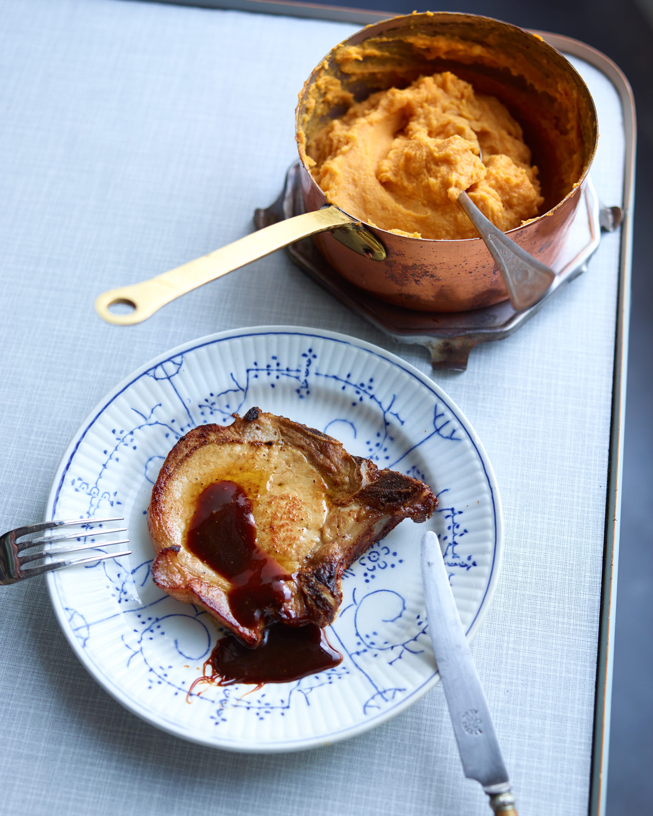 recipe image Côtelette de porc à la sauce au gingembre et à la purée de patate douce