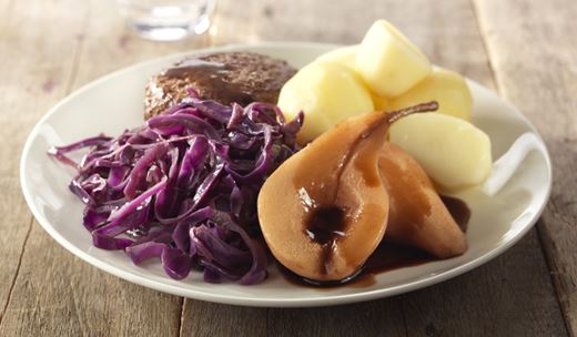 recipe image Poires à cuire épicées avec chou rouge, tartares et pommes de terre