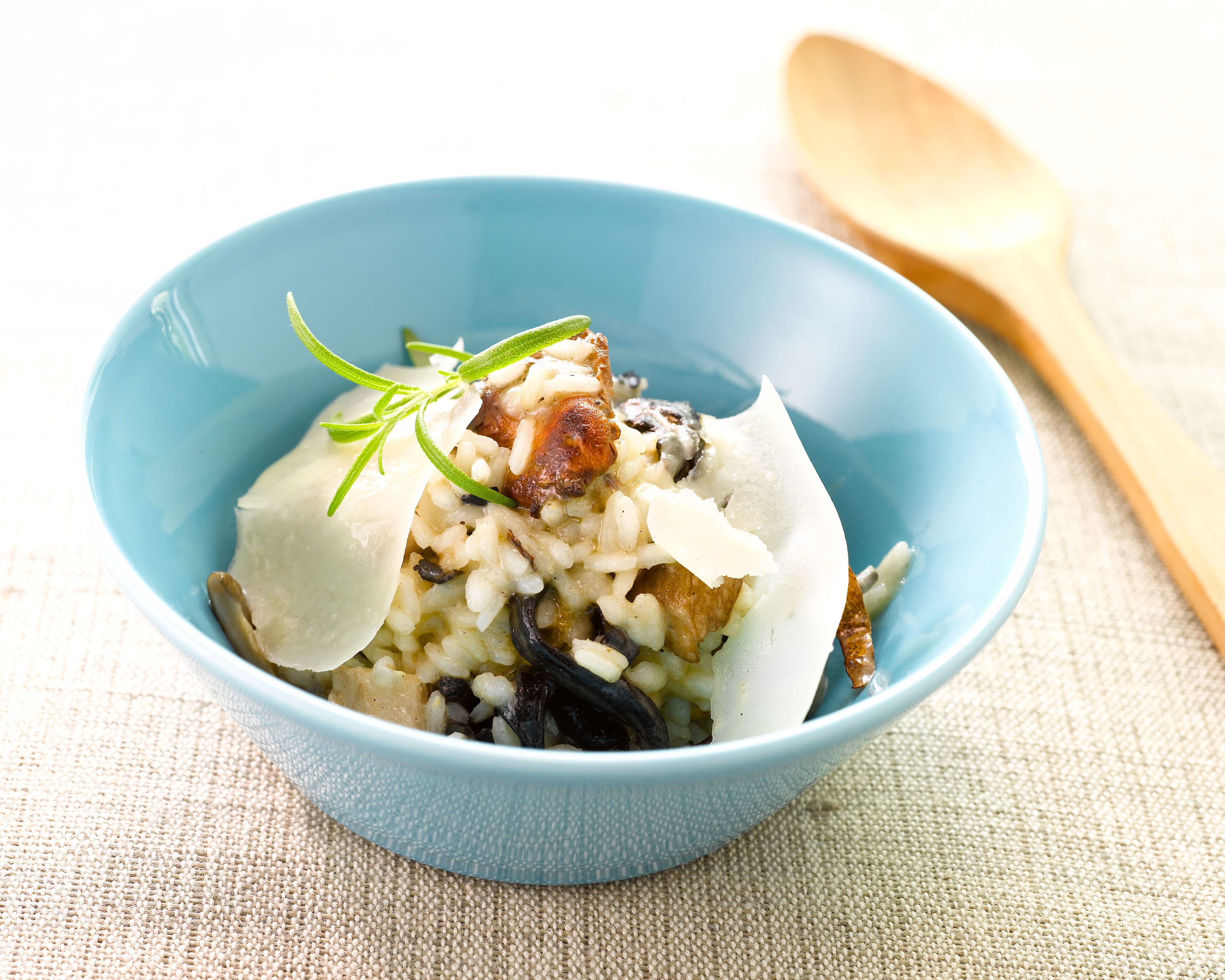 recipe image Risotto aux champignons des bois, copeaux de parmesan et huile de noisette
