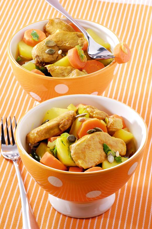 recipe image Pot-au-feu de poulet, carottes, poireaux et graines de potiron