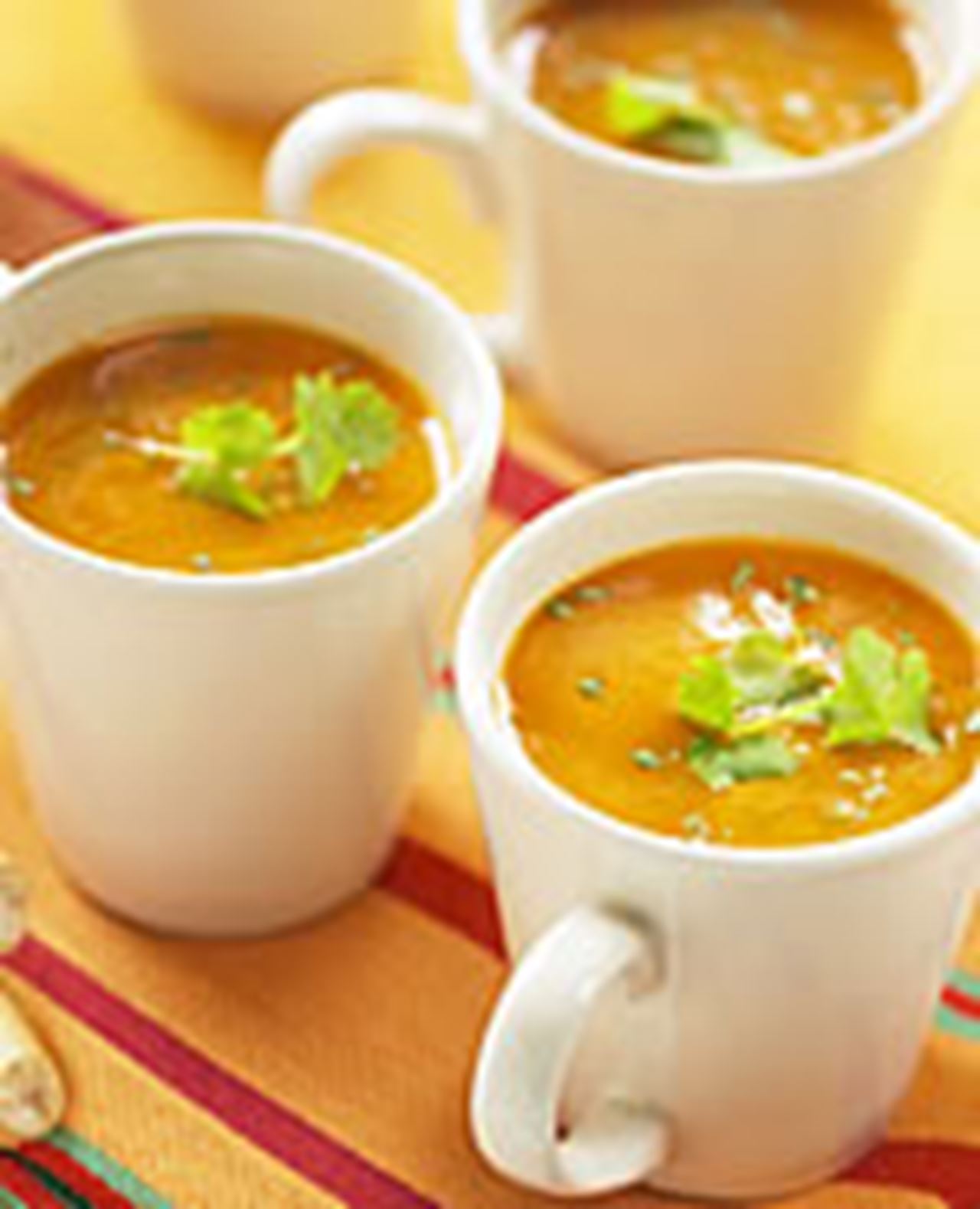 recipe image Recette express: Soupe potiron-carottes, au jus de citron et à la coriandre
