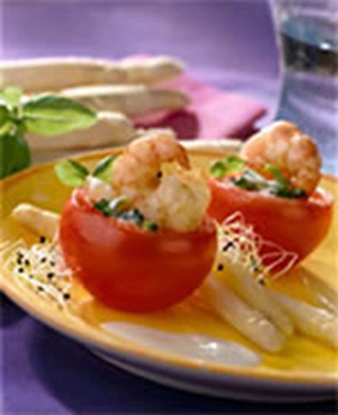 recipe image Tomates farcies à la cassolette de poisson aux crevettes et aux scampis cuits à l'huile de basilic