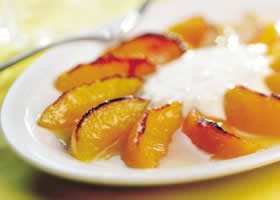 recipe image Pêches grillées à la crème au gingembre