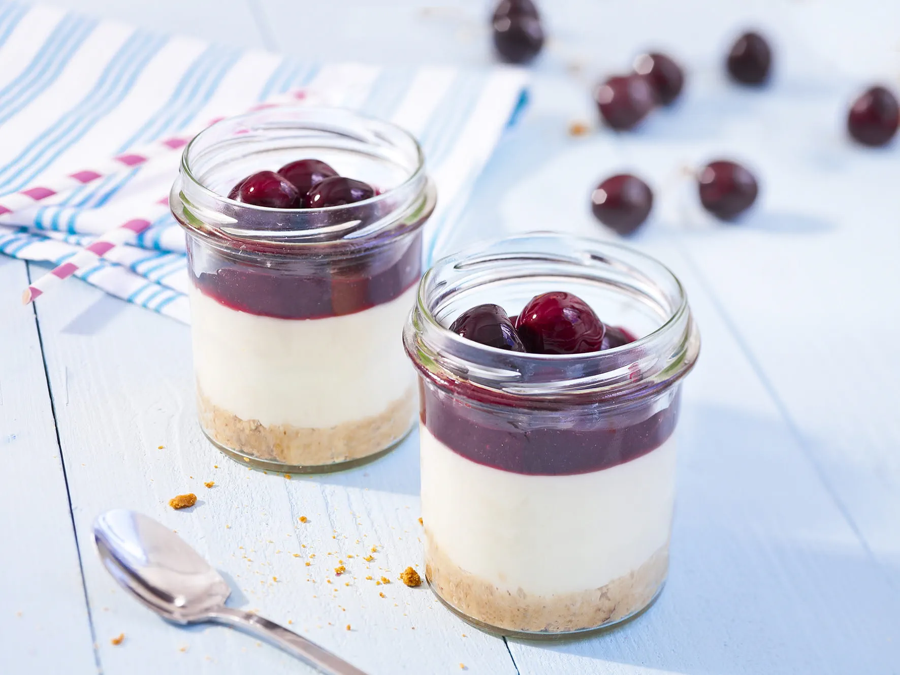 recipe image Verrines de cheesecake froid aux cerises