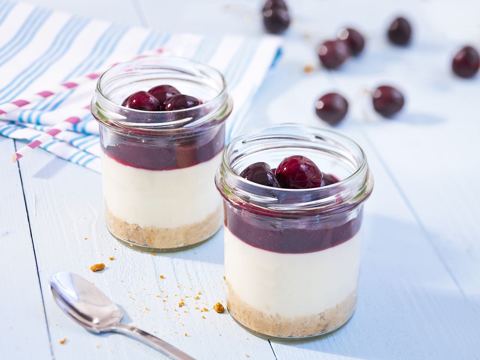 recipe image Verrines de cheesecake froid aux cerises