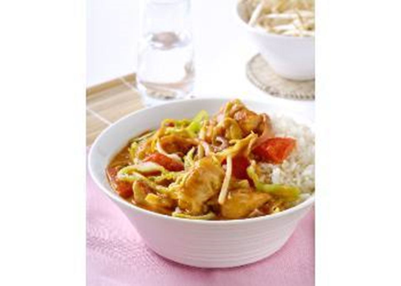 recipe image Curry Thaï au poulet et aux légumes avec du riz blanc