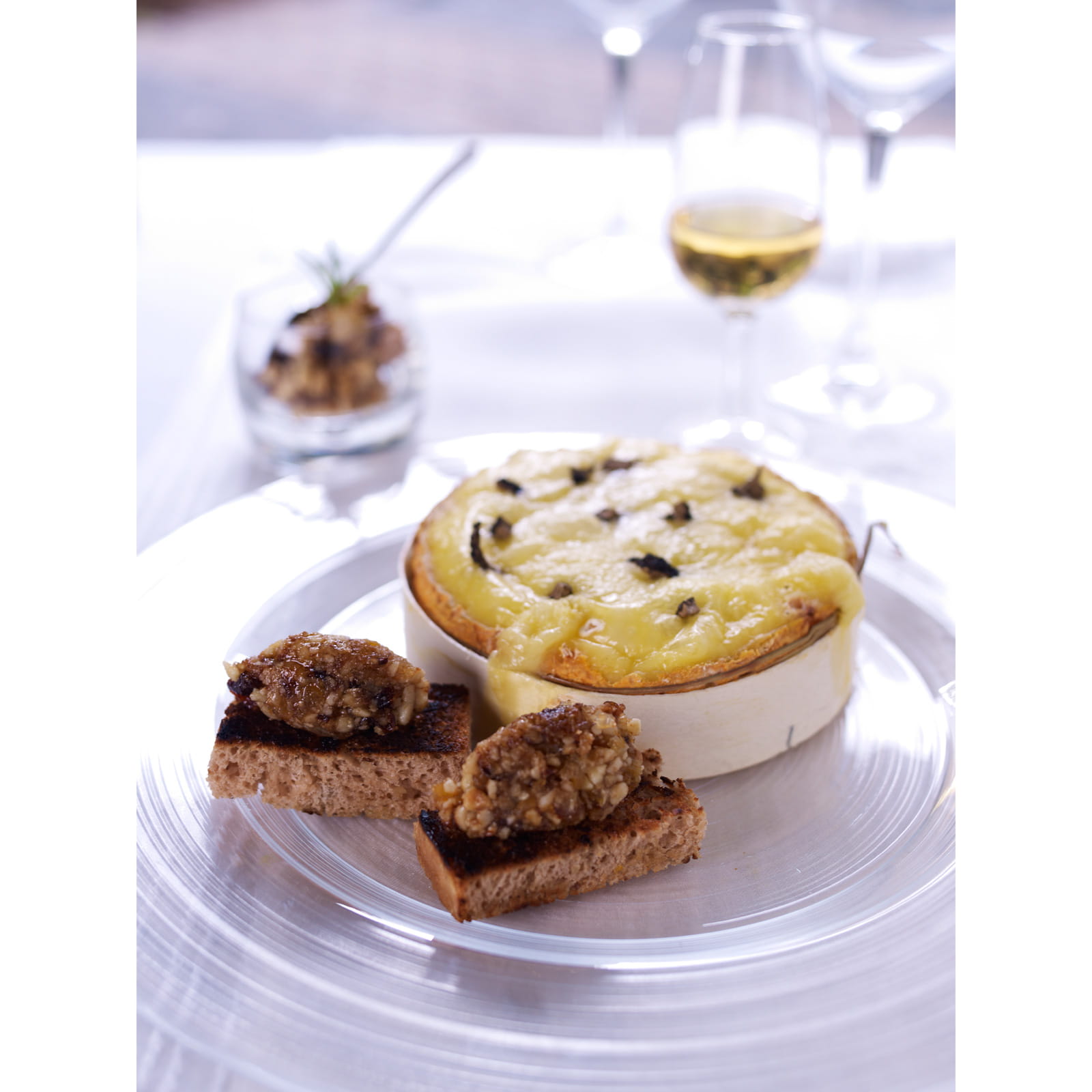 recipe image Vacherin Mont d’Or toast aux fruits secs