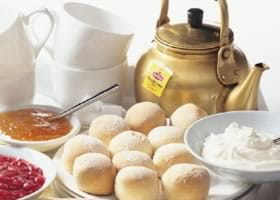 recipe image Scones à la confiture de framboises et à la crème fraîche