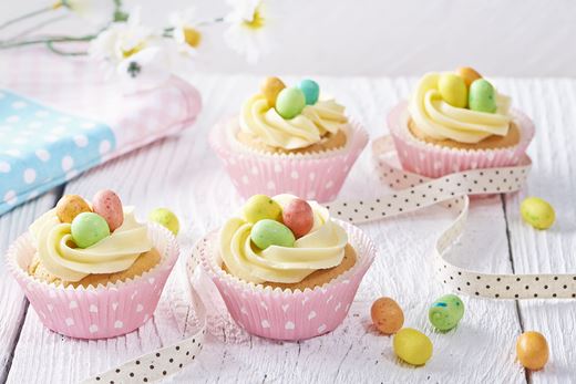recipe image Cupcakes avec nid d’oiseau à la crème au beurre