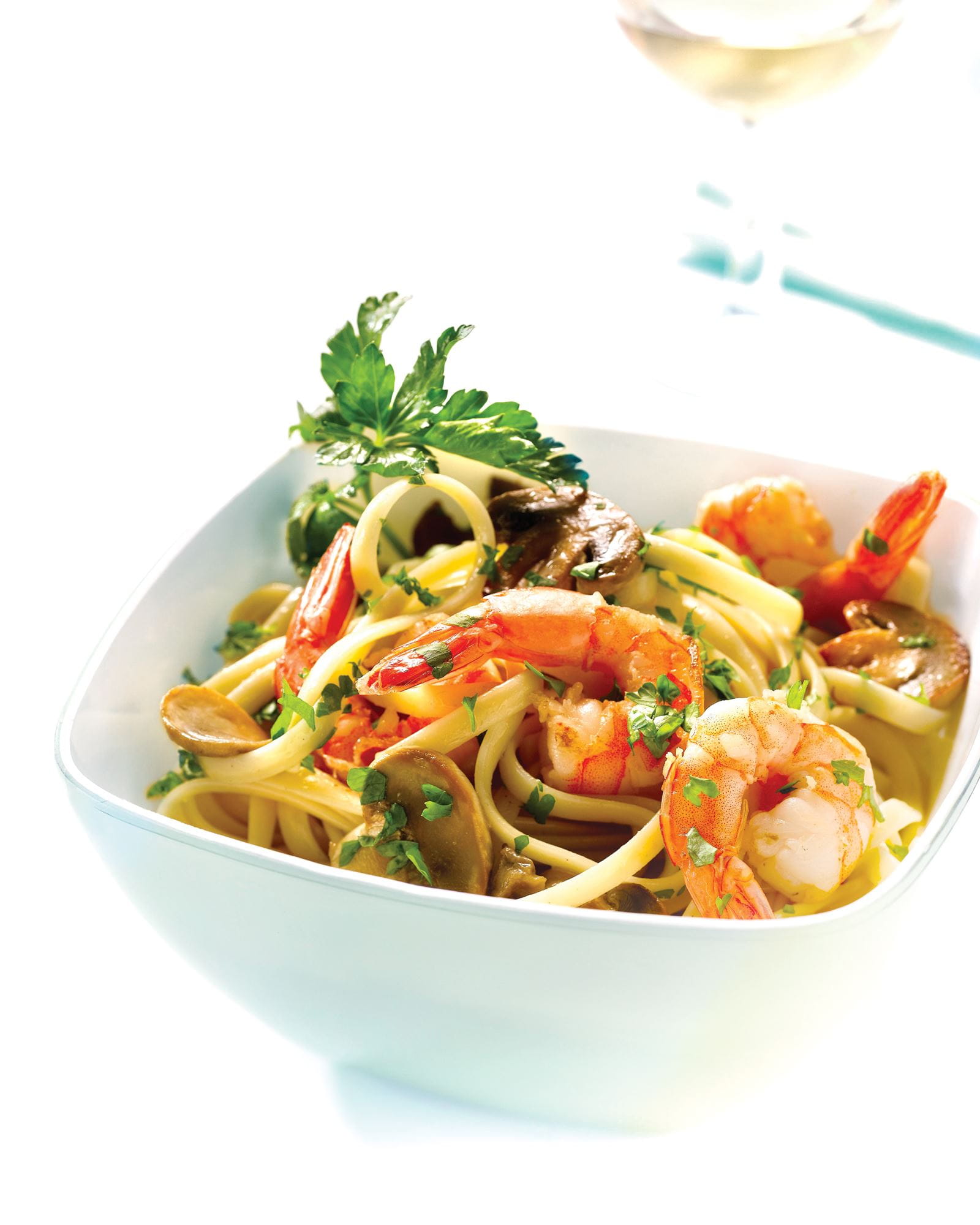 recipe image Linguines aux champignons et grosses crevettes