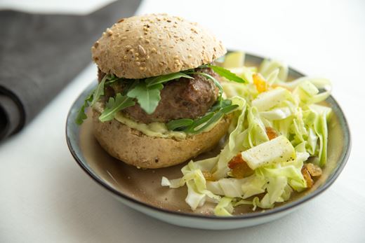 recipe image Hamburger et salade de chou pointu