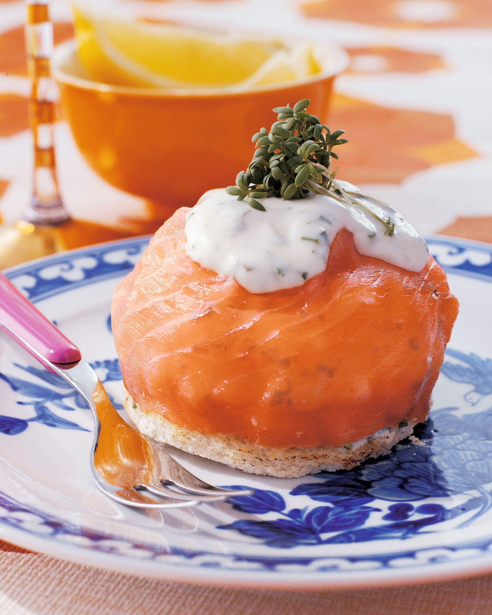 recipe image Taartje van gerookte zalm en appel met witte wijnsaus