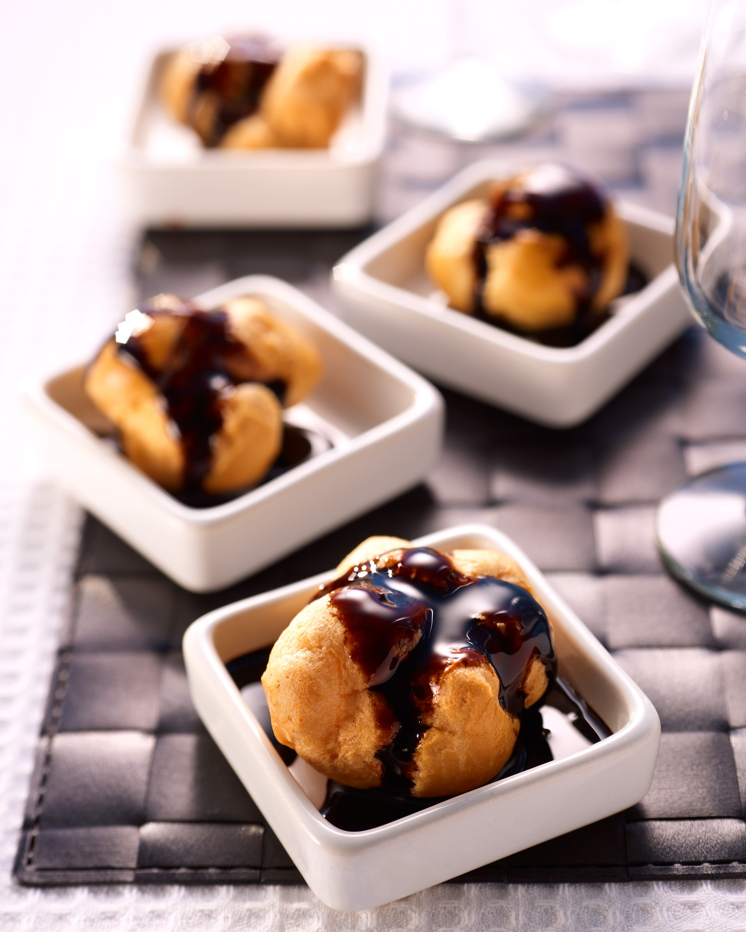 recipe image Soesjes gevuld met geitenkaas en balsamicosiroop