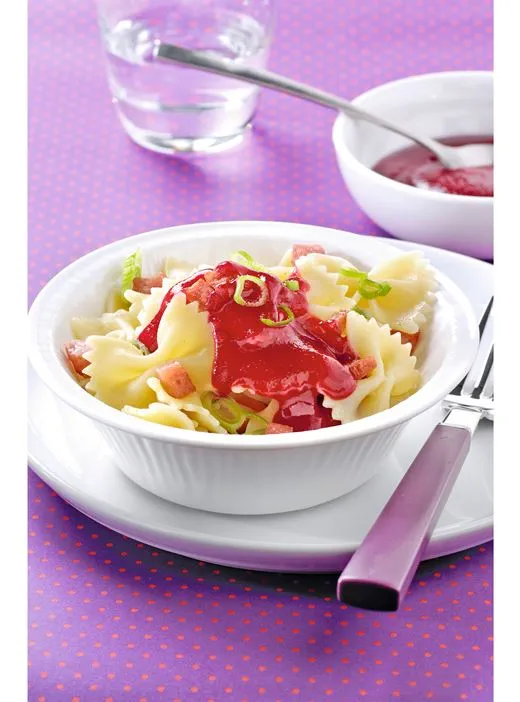 recipe image Vlindermacaroni met bietjessaus en ham