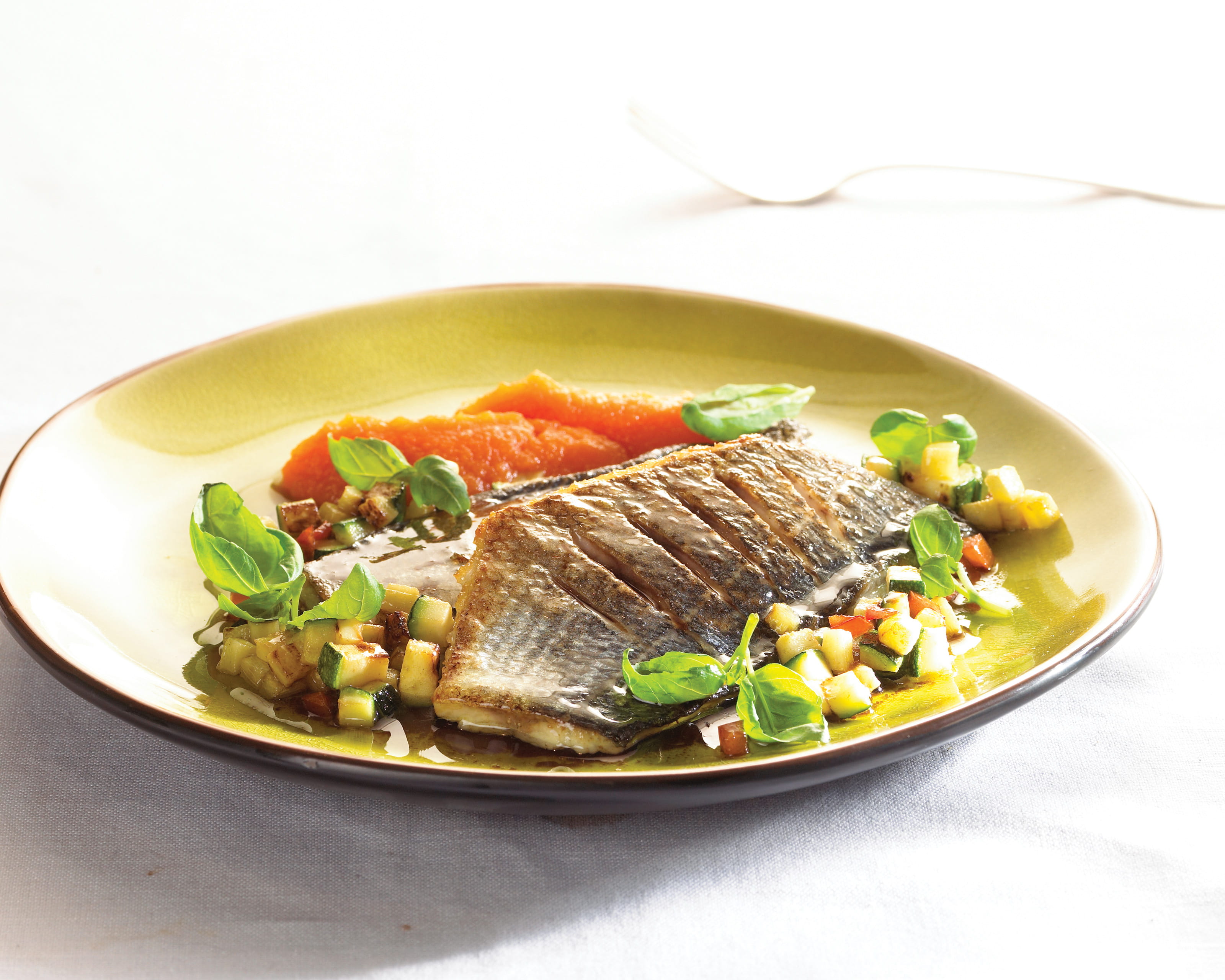 recipe image Gegrilde dorade met courgetteblokjes en mousseline van pompoen & sinaasappel