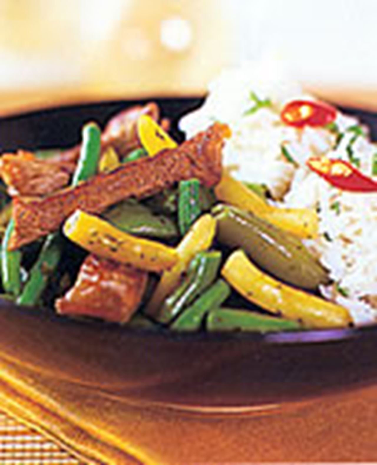 recipe image Gewokte runderreepjes met chili en bonentrio, basilicum en bonenkruid