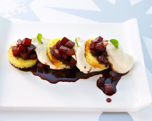 recipe image Cake met peertjes in Gluhwein en vanillemascarpone