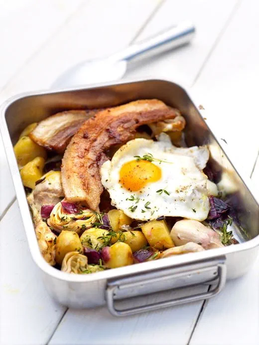 recipe image Warme groenteschotel met artisjok, spek en ei