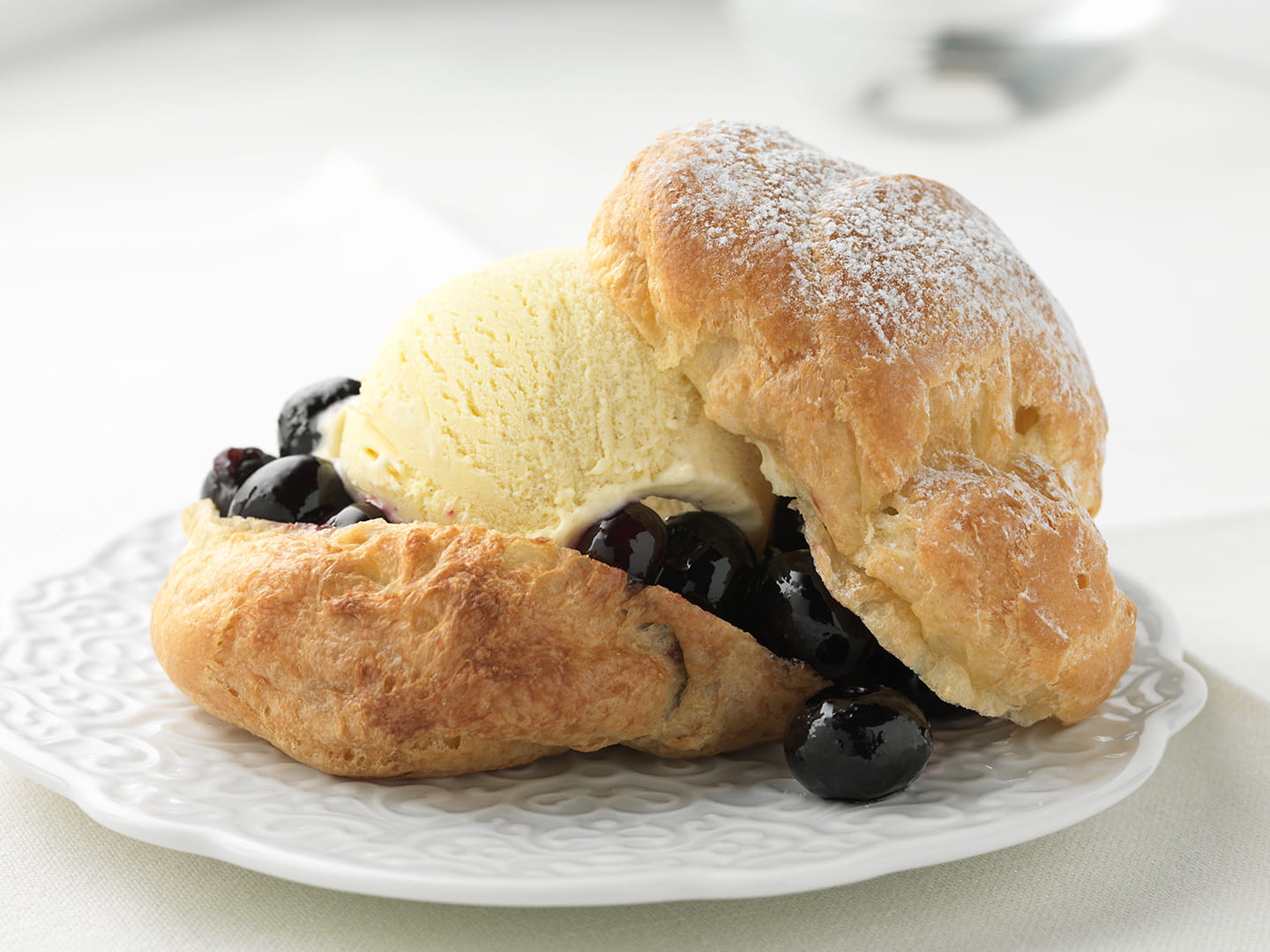 recipe image Soesjestaartjes met bosbessen