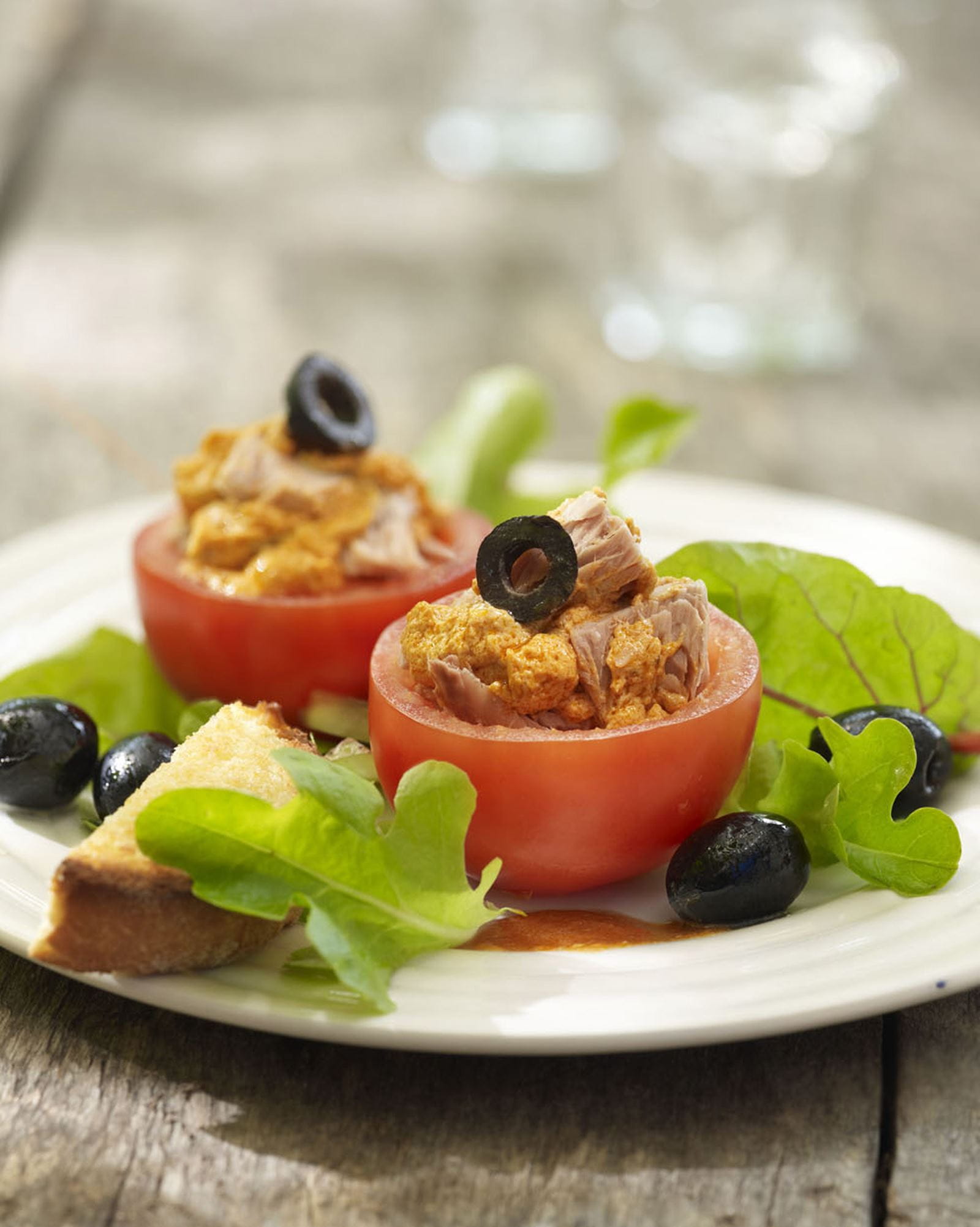 recipe image Gevulde tomaatjes met tonijn en Pesto alla Calabrese