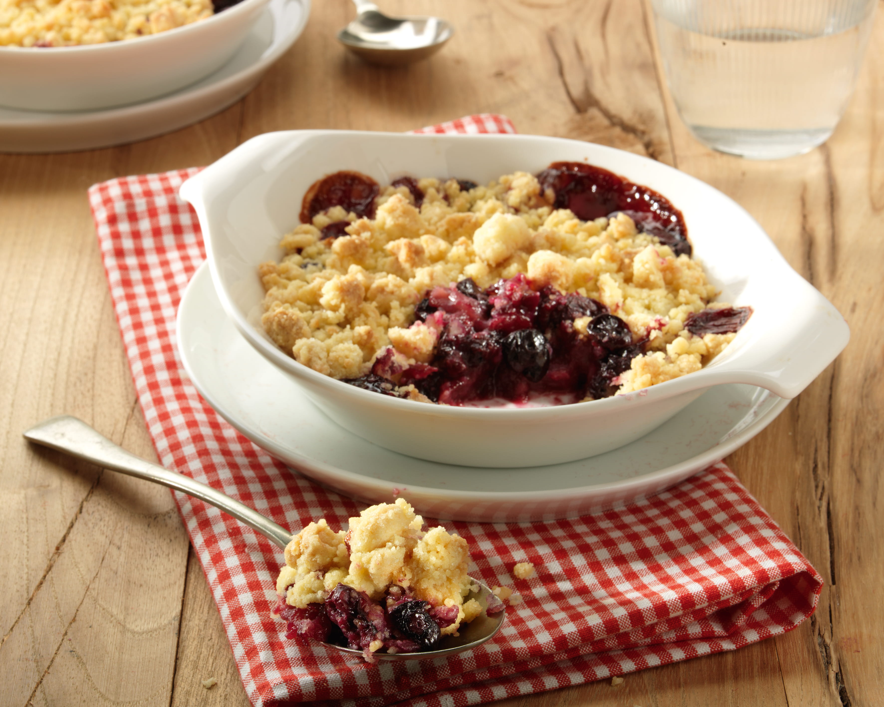 recipe image Blauwe bessen-honingcrumble met appel