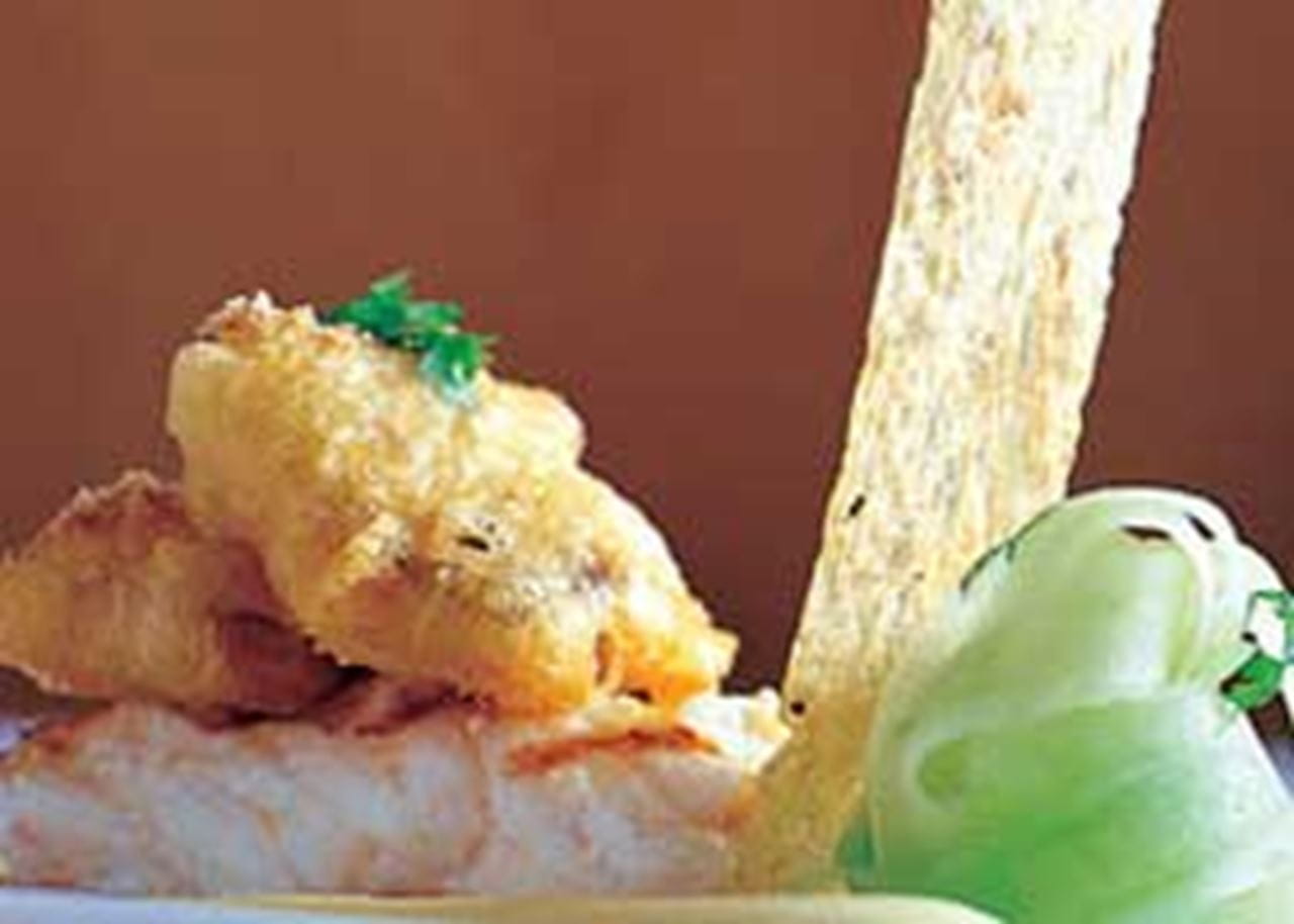 recipe image Gegrilde tarbot met tempura van paling, wasabimousseline en komkommer