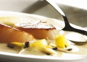 recipe image Gevogeltesoepje met sint-jakobsvruchten en koffiebonen