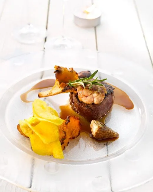 recipe image Tournedos met kalfszwezeriken en aardappelchips