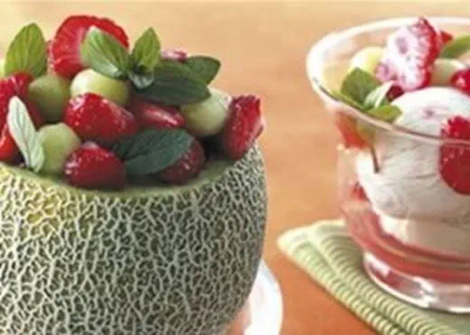 recipe image Meloen met aardbeien en ijs