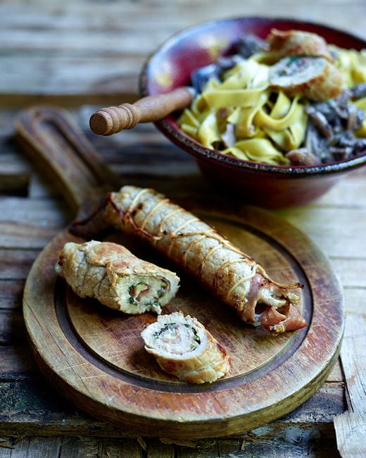 recipe image Saltimbocca met salami en taleggio met tagliatelle en boscaiolasaus