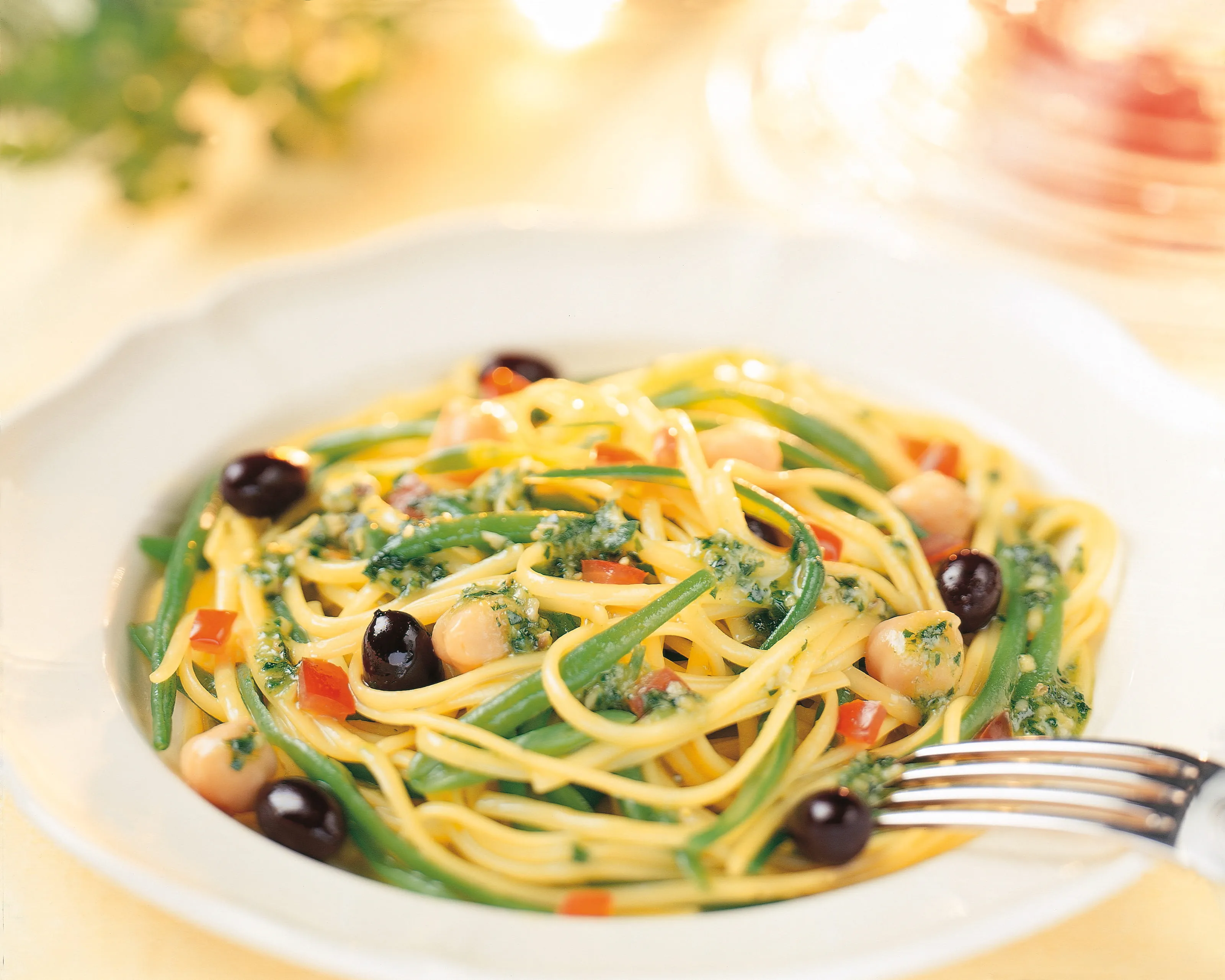 recipe image Linguine met groene boontjes en kikkererwten